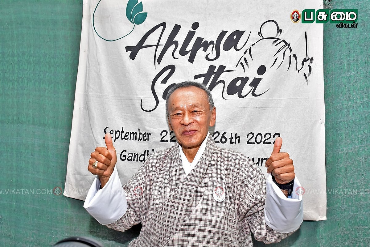 மதுரை; `அகிம்சை சந்தை’ - காந்தியை போற்றும் பூட்டான் முன்னாள் பிரதமர்!