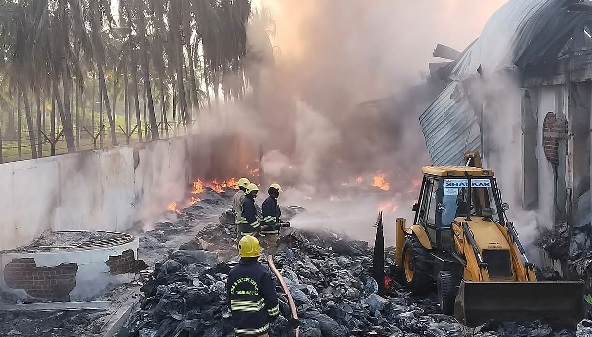 ஆம்பூர் ஃபரிதா தோல் தொழிற்சாலையில் பெரும் தீ விபத்து! - காரணம் குறித்து விசாரணை
