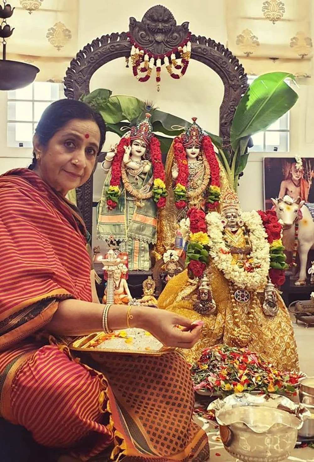 கொலு தீம், நைவேத்தியம், ரிட்டர்ன் கிஃப்ட், ஷாப்பிங்... பிரபலங்களின் நவராத்திரி கொண்டாட்டம்!