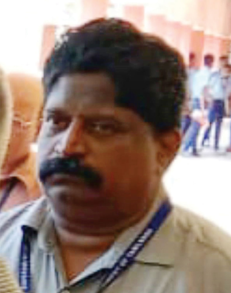 நீங்களெல்லாம் அங்க இருந்துதான் வந்தீங்க..! - செக்ஸ் பாடம் நடத்திய வக்கிர ஆசிரியர்