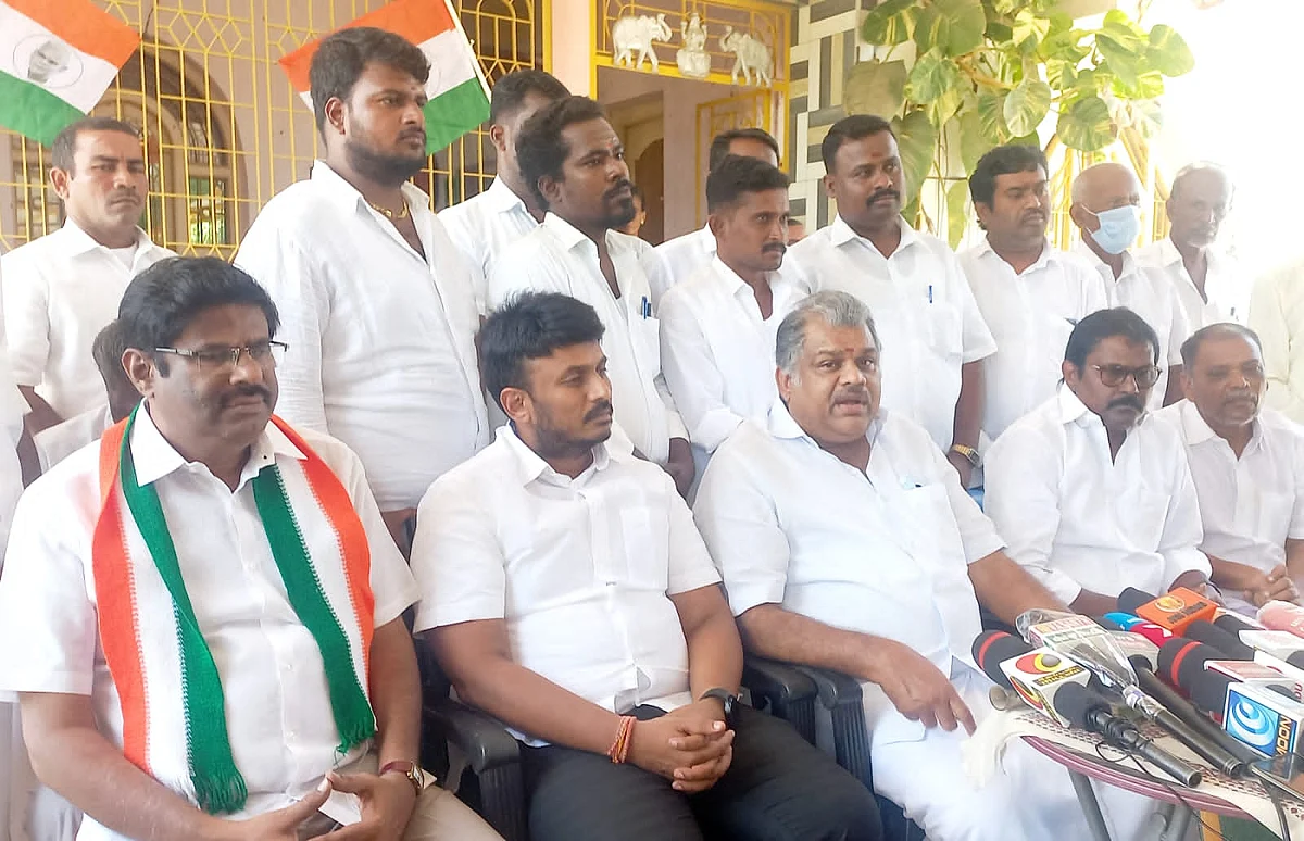 செய்தியாளர்களுக்கு பேட்டியளித்த ஜி.கே.வாசன்