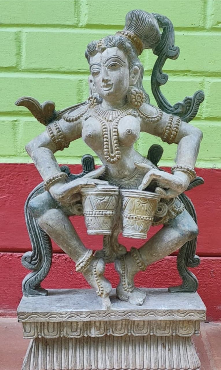 மீட்கப்பட்ட சிலைகளில் ஒன்று