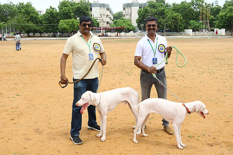 கண்ணன்(இடதுபுறம்)