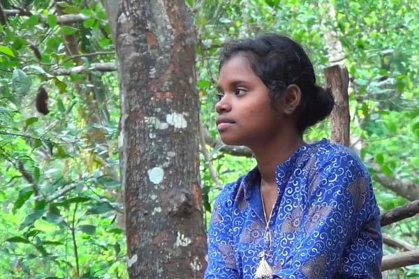 மாணவி அபிநயா
