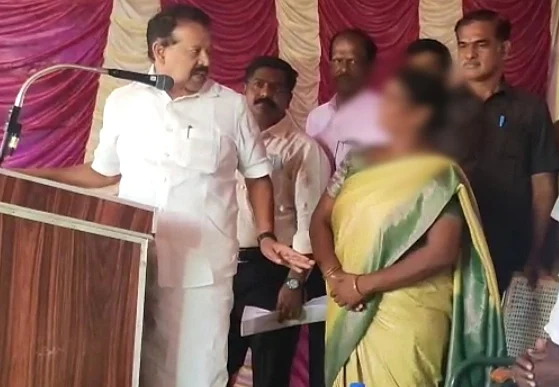 மேடையில் அமைச்சர் பொன்முடி