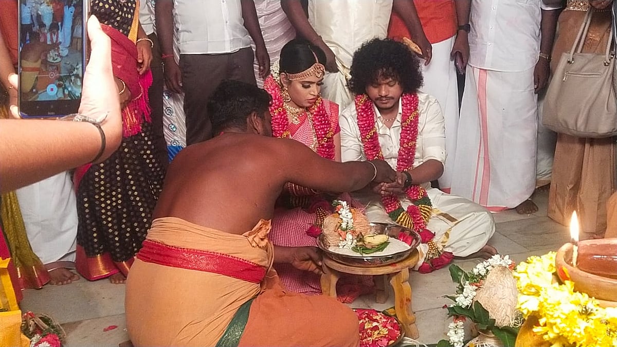 சுயமரியாதைத் திருமணம் முடித்துவிட்டு, கோயிலில் வைத்துத் தாலி கட்டியது ஏன்?- புகழ் ‘நச்’ பதில் 