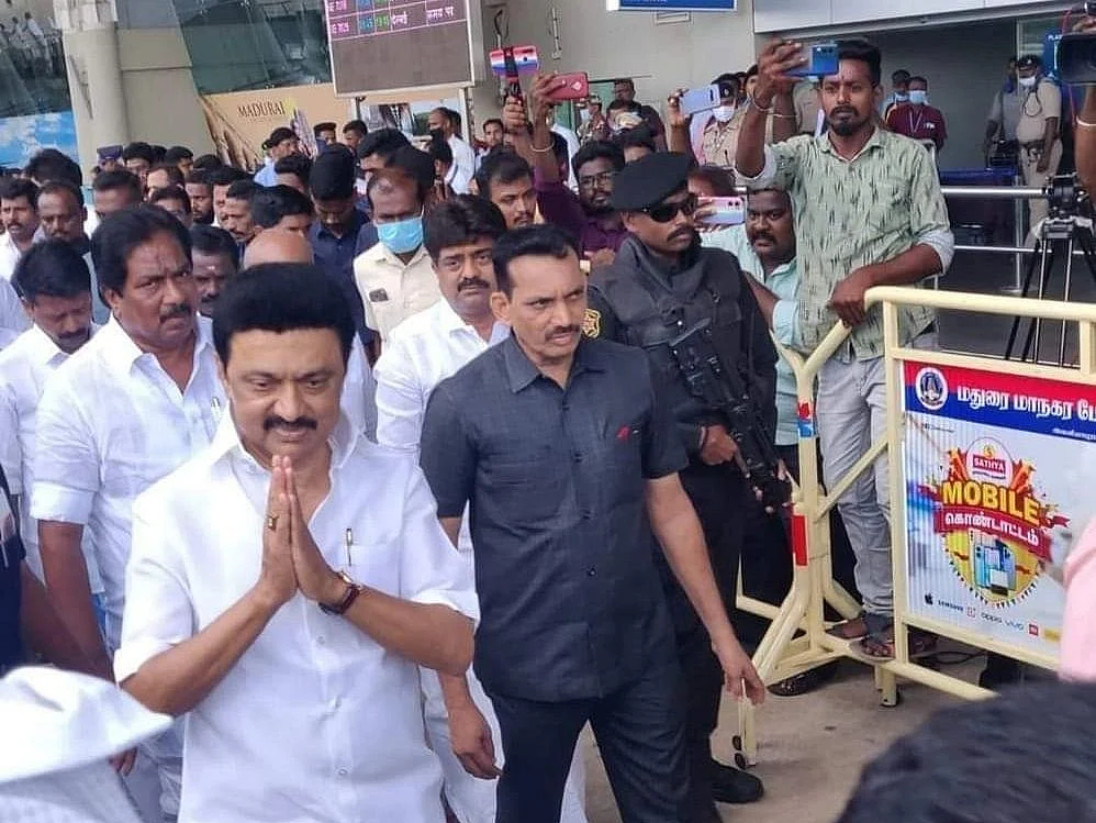 ``முல்லைப்பெரியாறு அணைப் பிரச்னையில் முதல்வர் மெளன விரதத்தைக் கலைப்பாரா?" - ஆர்.பி.உதயகுமார் காட்டம்