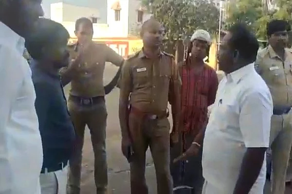 வாக்குவாதத்தில் ஈடுபடும் அந்தோணிராய்