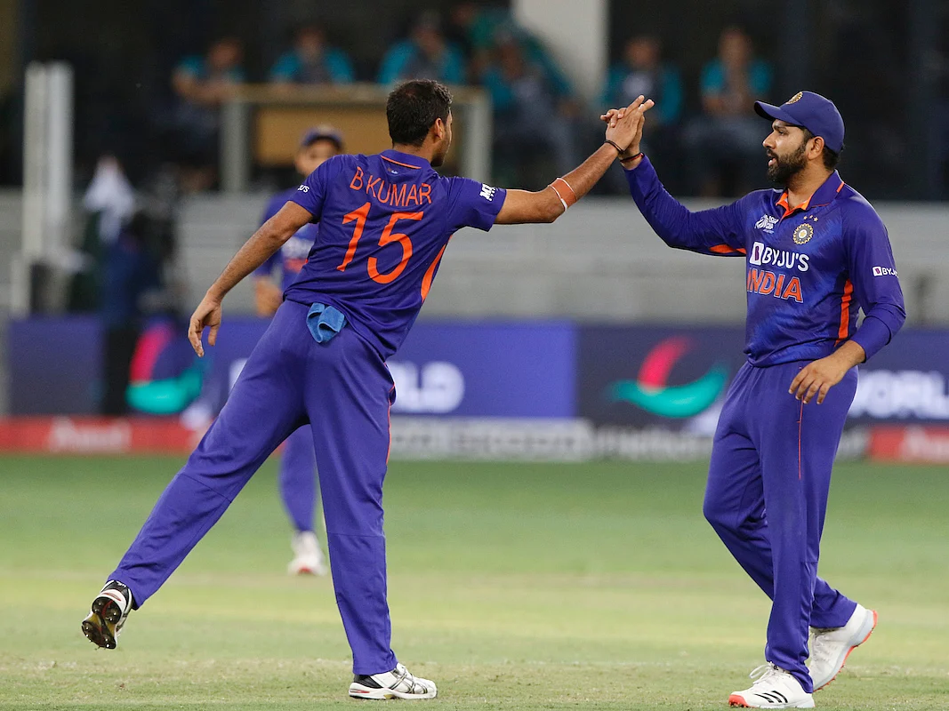 IND v SL: புவி வீசிய 19வது ஓவரில் என்ன பிரச்னை? இந்தியா இறுதிப் போட்டிக்குச் செல்ல வாய்ப்பில்லையா?