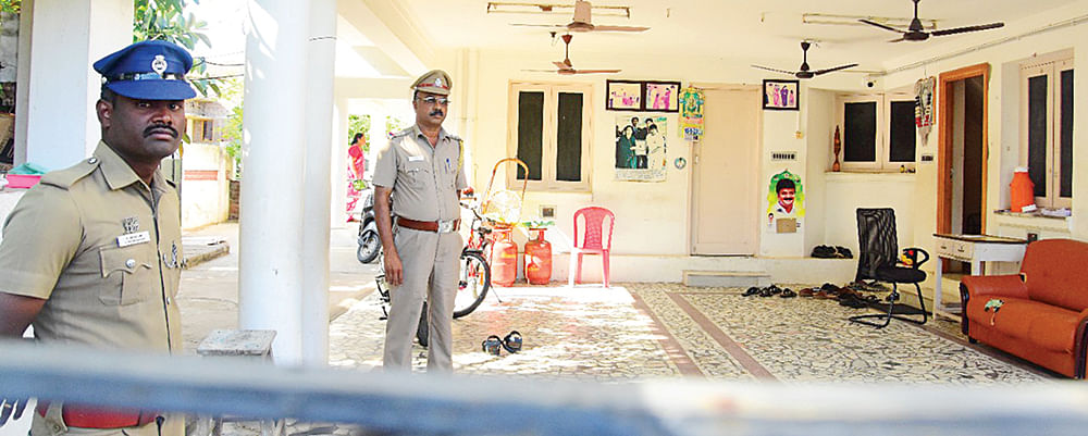 மிஸ்டர் கழுகு: தடதடத்த ரெய்டுகள்... ஸ்கெட்ச் யாருக்கு?