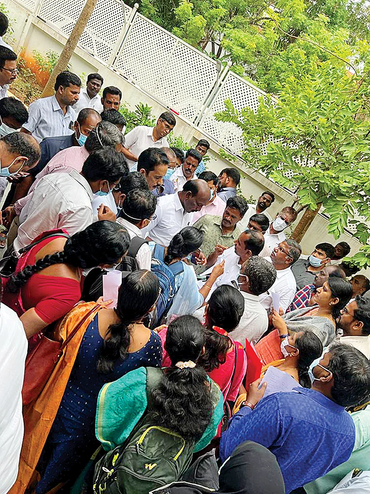 இதய சிகிச்சைப் பிரிவுக்கு குழந்தைகள் டாக்டர்... மருத்துவர் இடமாறுதலில் குளறுபடி?