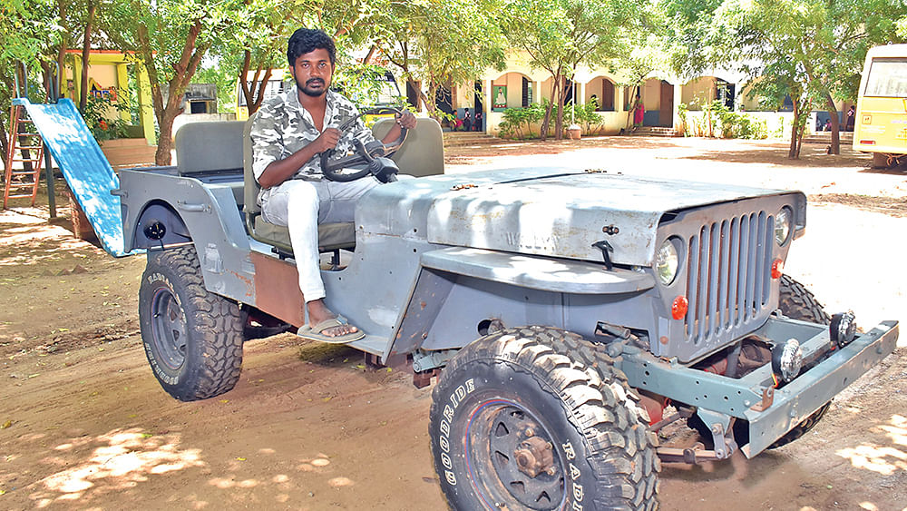 எலெக்ட்ரிக் ஜீப் கீழடி கெளதம்