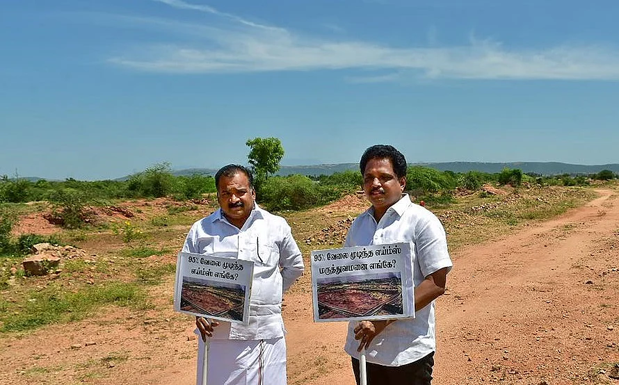 மதுரை எய்ம்ஸ் மருத்துவமனை அமையவிருக்கும் இடத்தில் எம்.பி-க்கள்