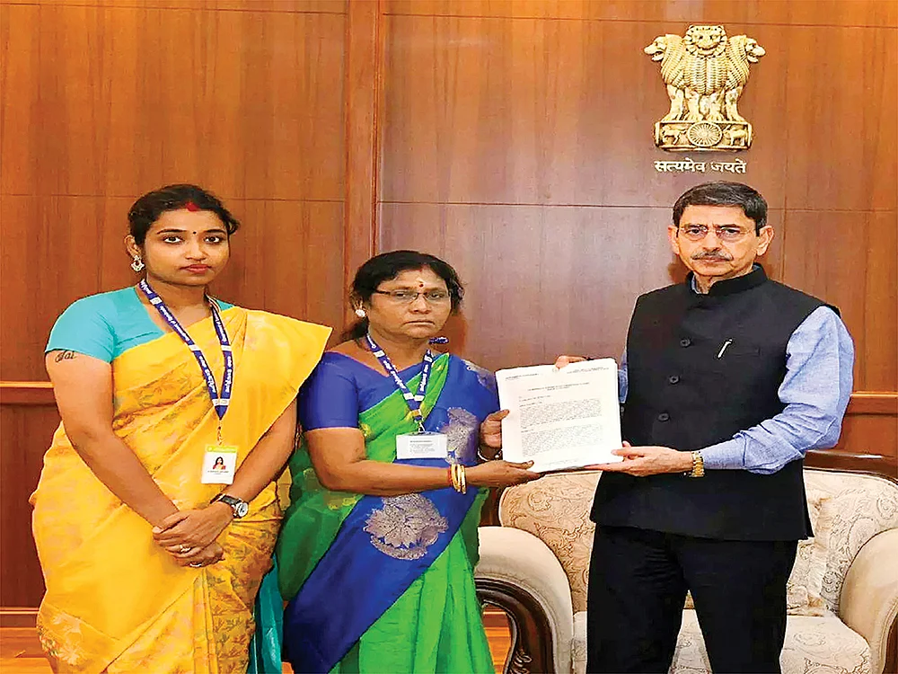 மதமாற்ற சர்ச்சை... நேரடியாக ஆளுநருக்கு அறிக்கை... கலைக்கப்பட்ட குழந்தைகள் ஆணையம்!