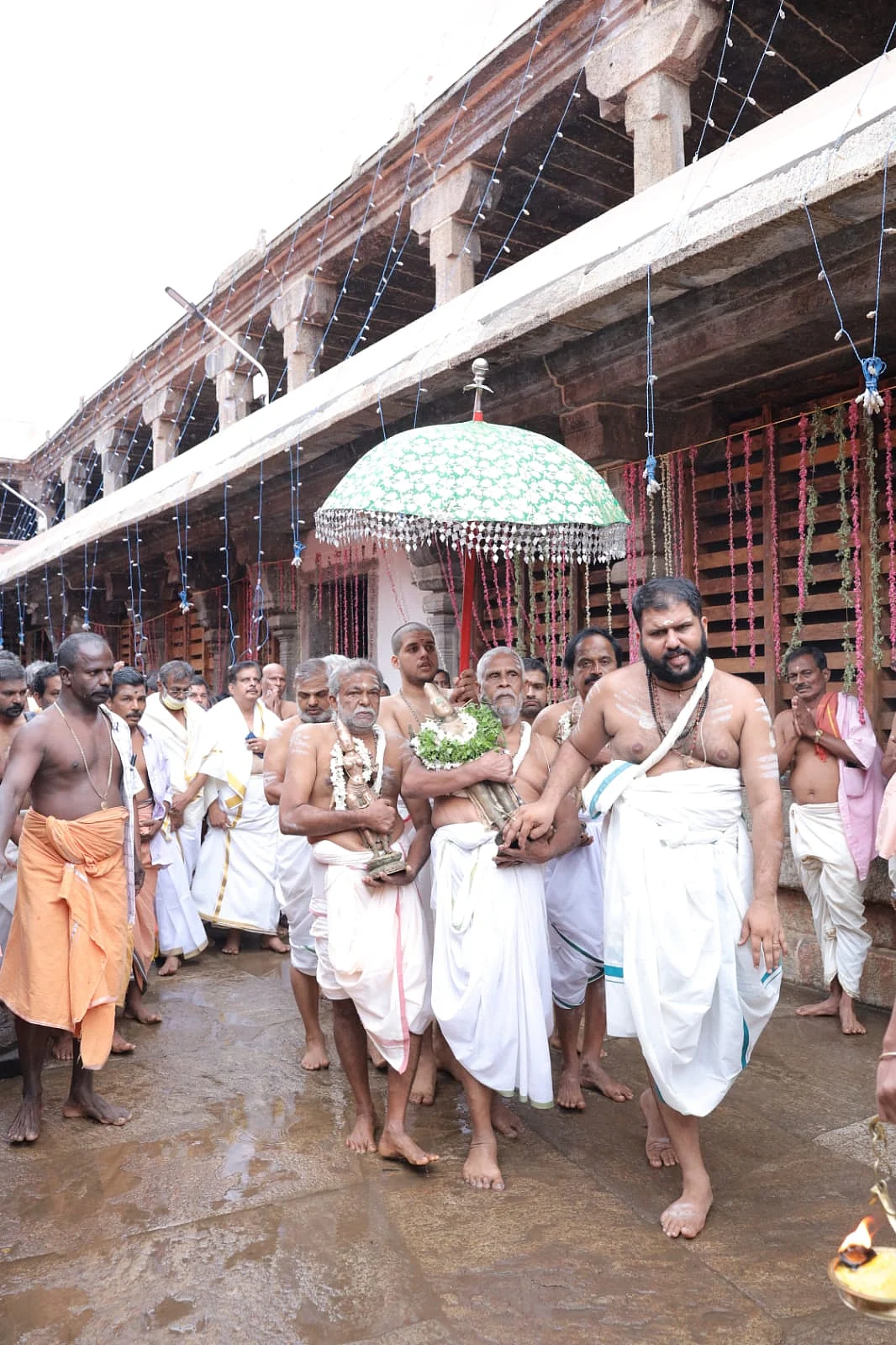 புஜங்க சயனம்... யோக முத்திரை...
ஆதிகேசவரின் அபூர்வ திருமேனி!