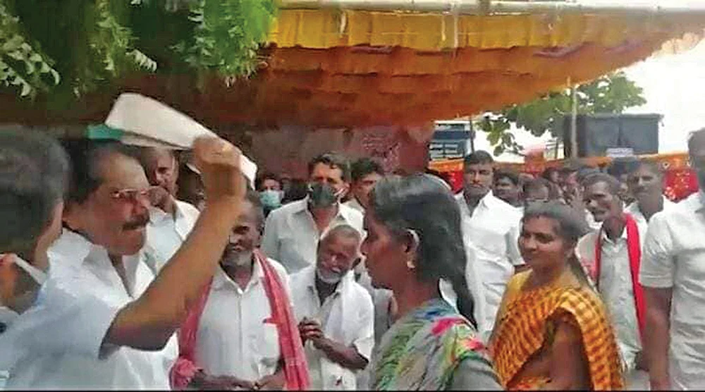 அடாவடி அமைச்சர்கள்... அதிகாரத் திமிர்... அடக்குவாரா முதல்வர்?