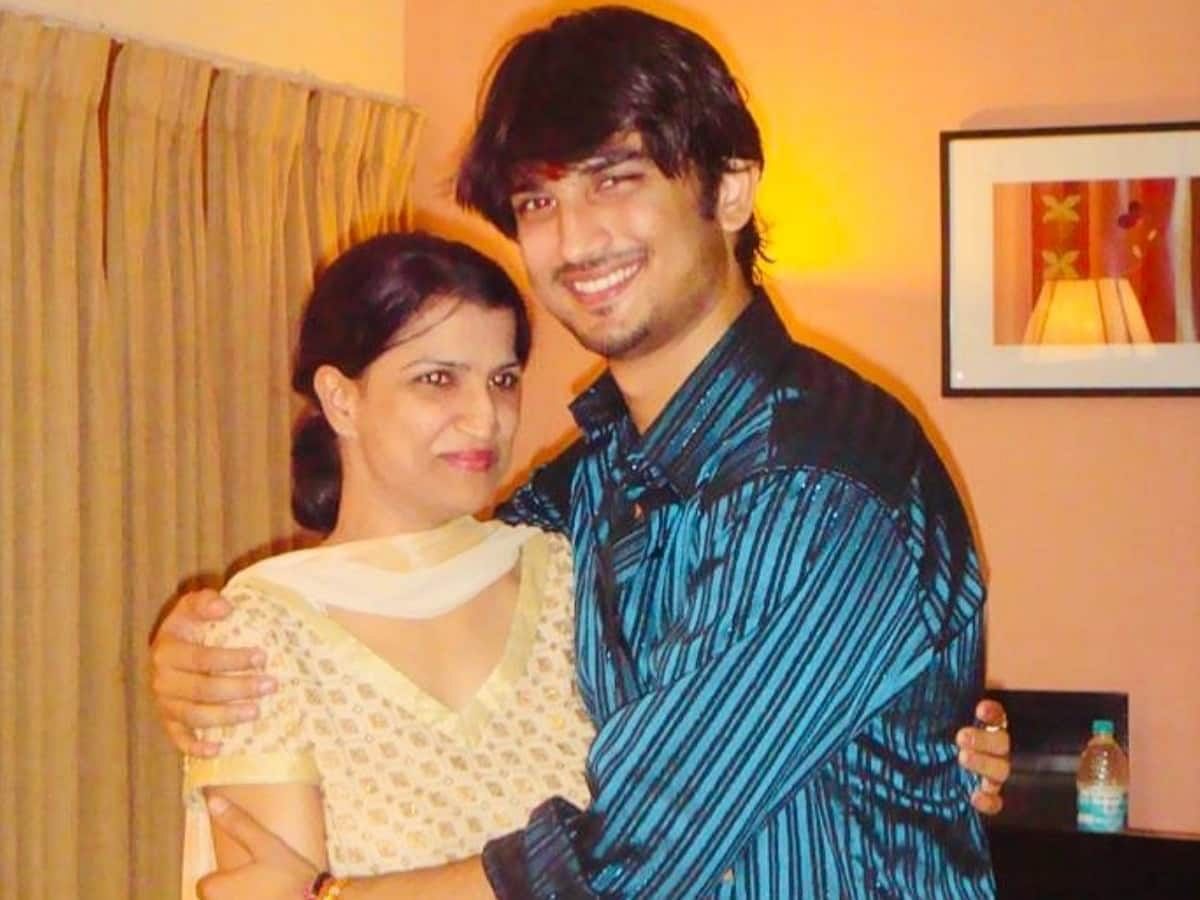 Sushant Singh with Sister Parla Singh