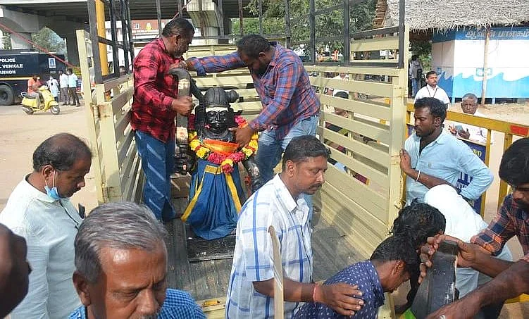 அப்புறப்படுத்தப்பட்ட கருப்பசாமி சிலை