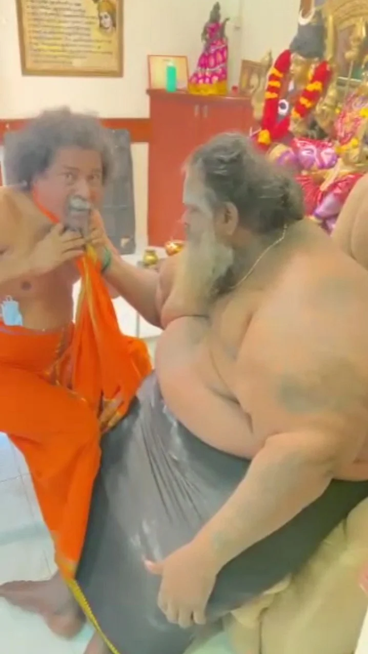 சிங்கப்பூர் சாமியாரிடம் சிக்கிய பட்டுக்கோட்டை சாமியார்