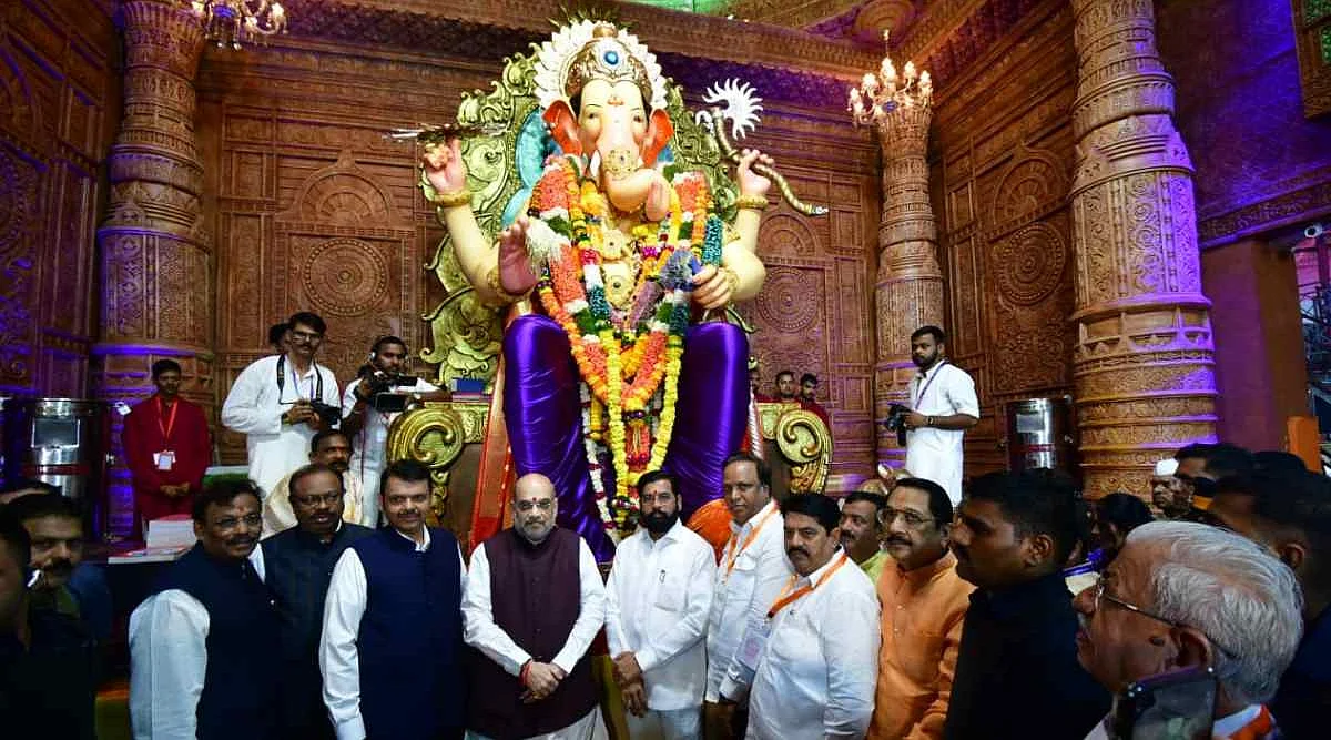 விநாயகர் சிலையை தரிசித்த அமித் ஷா