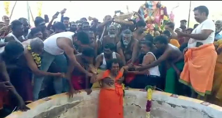 அக்னிகுண்டத்தில் இறங்கும் சாமியார்