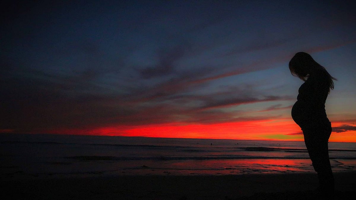 ``ஆம்புலன்ஸில் மாற்றும்போது மாரடைப்பால் இறந்த கர்ப்பிணி'':  ராஜினாமா செய்த சுகாதாரத்துறை அமைச்சர்!