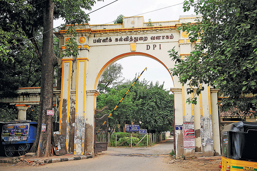 தொழிற்கல்வி பாடப்பிரிவுகள் மூடல்.. ஏழை மாணவர்களுக்கு பாதிப்பா?