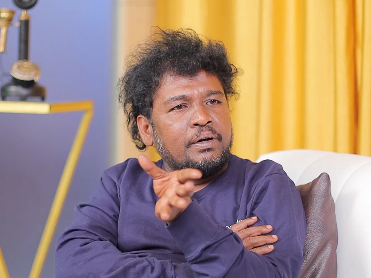 ``சிம்பு, ஹோட்டல்ல வேலை செய்றது ஜாலியா இருக்குன்னு சொல்லுவார்!" - அப்புக்குட்டி