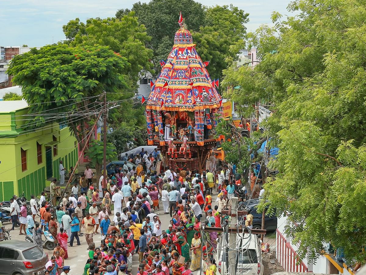 விருதுநகர்: நூற்றாண்டுகள் பழைமைவாய்ந்த சிவன் கோயில் ஆவணித் தேரோட்டம் - திரளான பக்தர்கள் பங்கேற்பு!