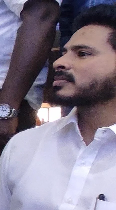 கணேஷ்பிரபு என்கிற ராஜேஷ்