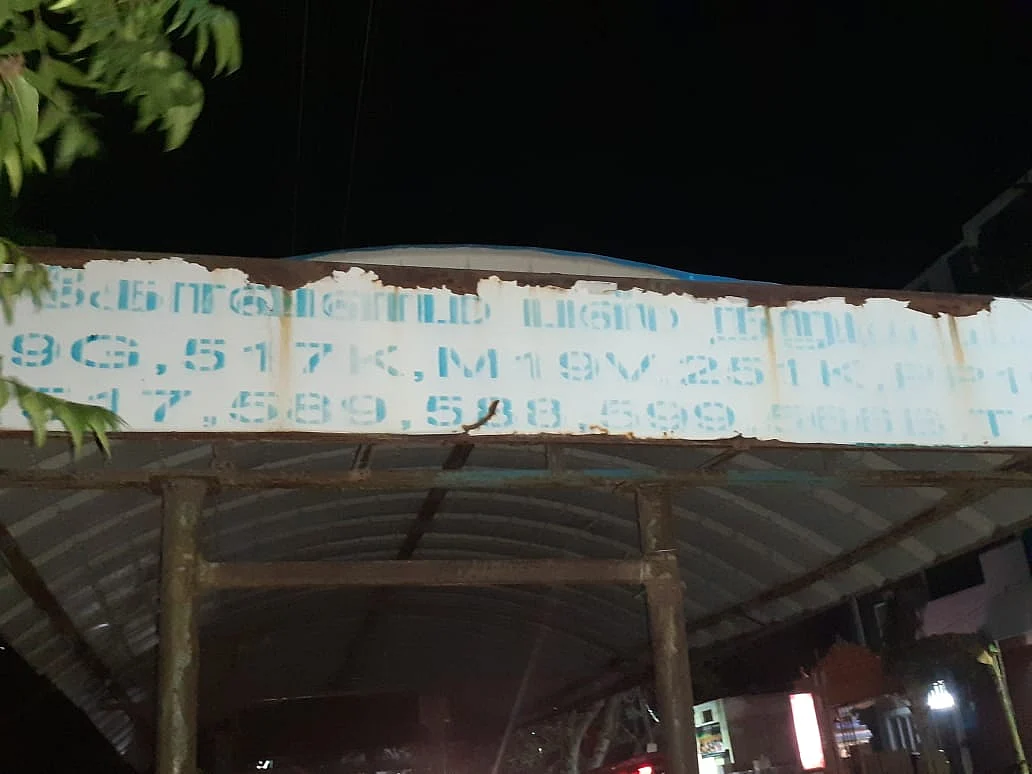 அடிப்படை வசதிகள்கூட இல்லை... இருளில் மூழ்கியிருக்கும் கோவளம் பேருந்து நிறுத்தம் - விடிவு எப்போது?!