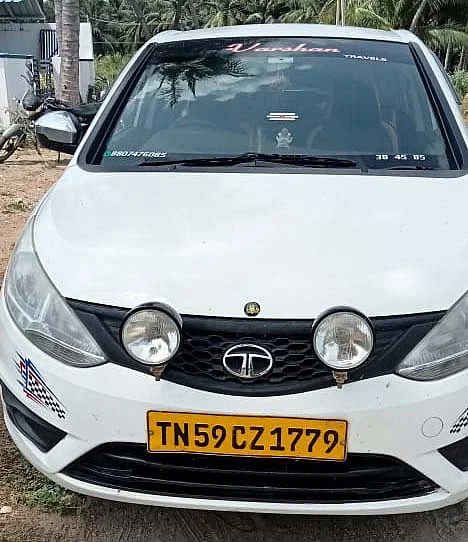 பறிமுதல் செய்யப்பட்ட கார்