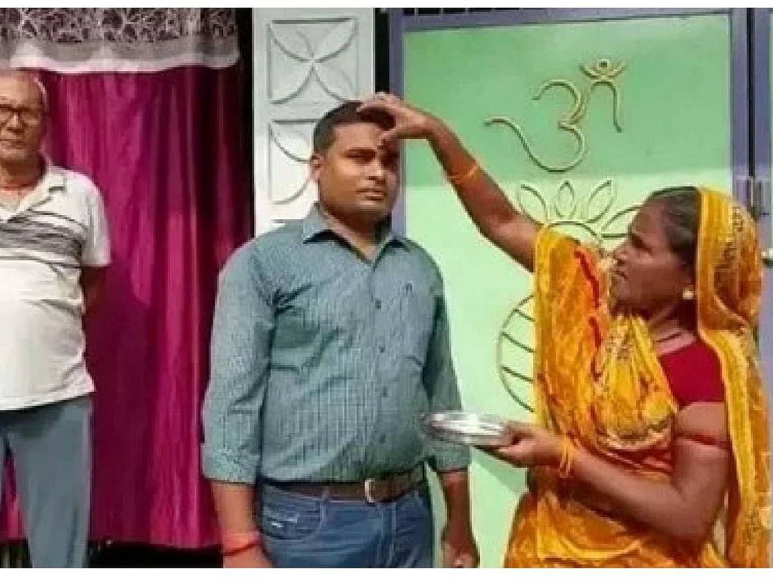 ``சுதந்திரம் கிடைச்சி 75 வருசத்துல முதல் அரசு வேலை..." - கிராமமே கொண்டாடும் இளைஞர்