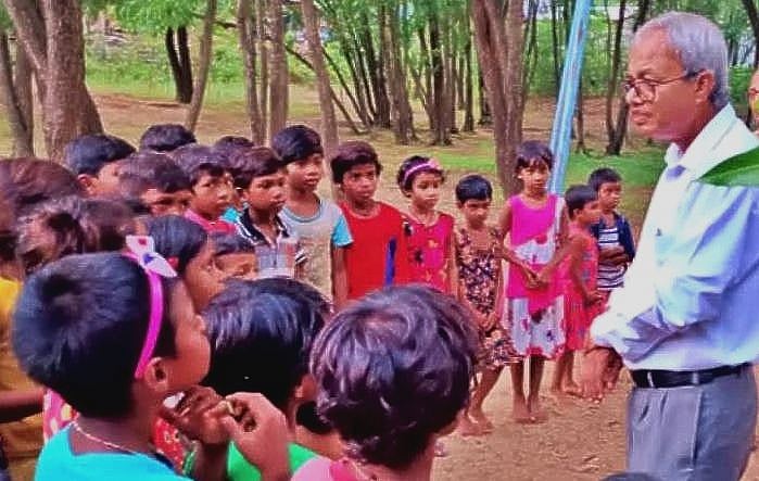 இறுதி வரை சூழலுக்கான 
என் பணி தொடரும்..! வாழ்ந்து காட்டும் `பசுமை' ஆசிரியர்!