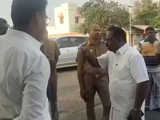 நெல்லை: மீன்வளத்துறை அதிகாரிகளுக்குக் கொலை மிரட்டல்; வைரலான வீடியோ - திமுக பிரமுகர்மீது வழக்கு பதிவு