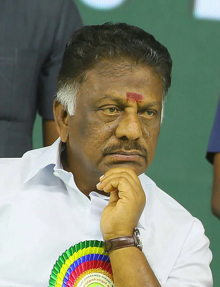 “இருவருமே துரோகிகள்தான்!”