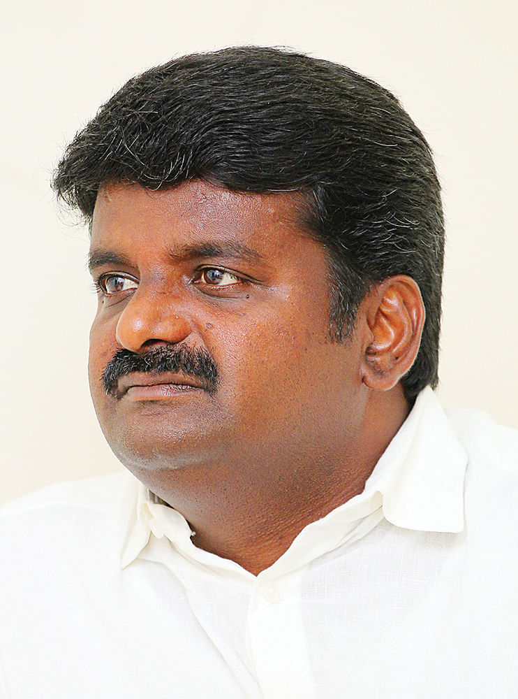 மிஸ்டர் கழுகு: தடதடத்த ரெய்டுகள்... ஸ்கெட்ச் யாருக்கு?