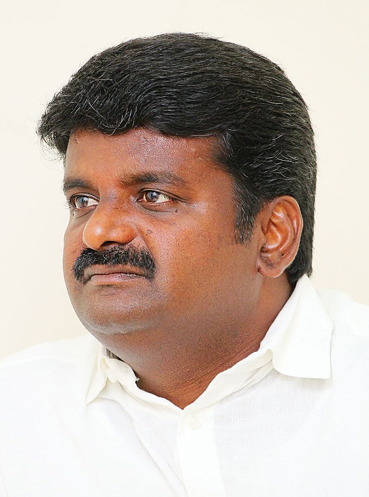 மிஸ்டர் கழுகு: தடதடத்த ரெய்டுகள்... ஸ்கெட்ச் யாருக்கு?