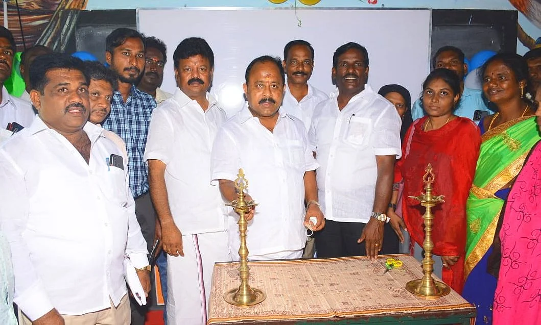 டிஜிட்டல் வகுப்பறையை பயன்பாட்டுக்கு கொண்டுவந்த எம்.எல்.ஏ நந்தகுமார்