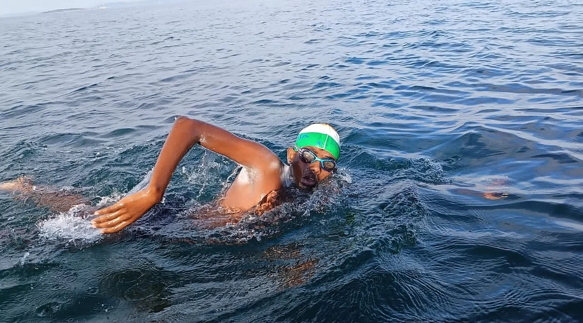நீச்சல் வீரர் சினேகன்