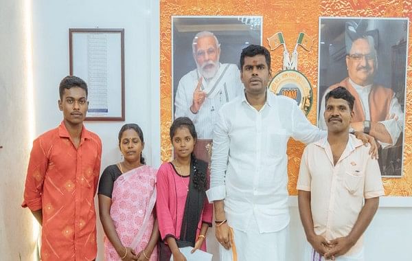 அபிநயா குடும்பத்தினருடன் அண்ணாமலை