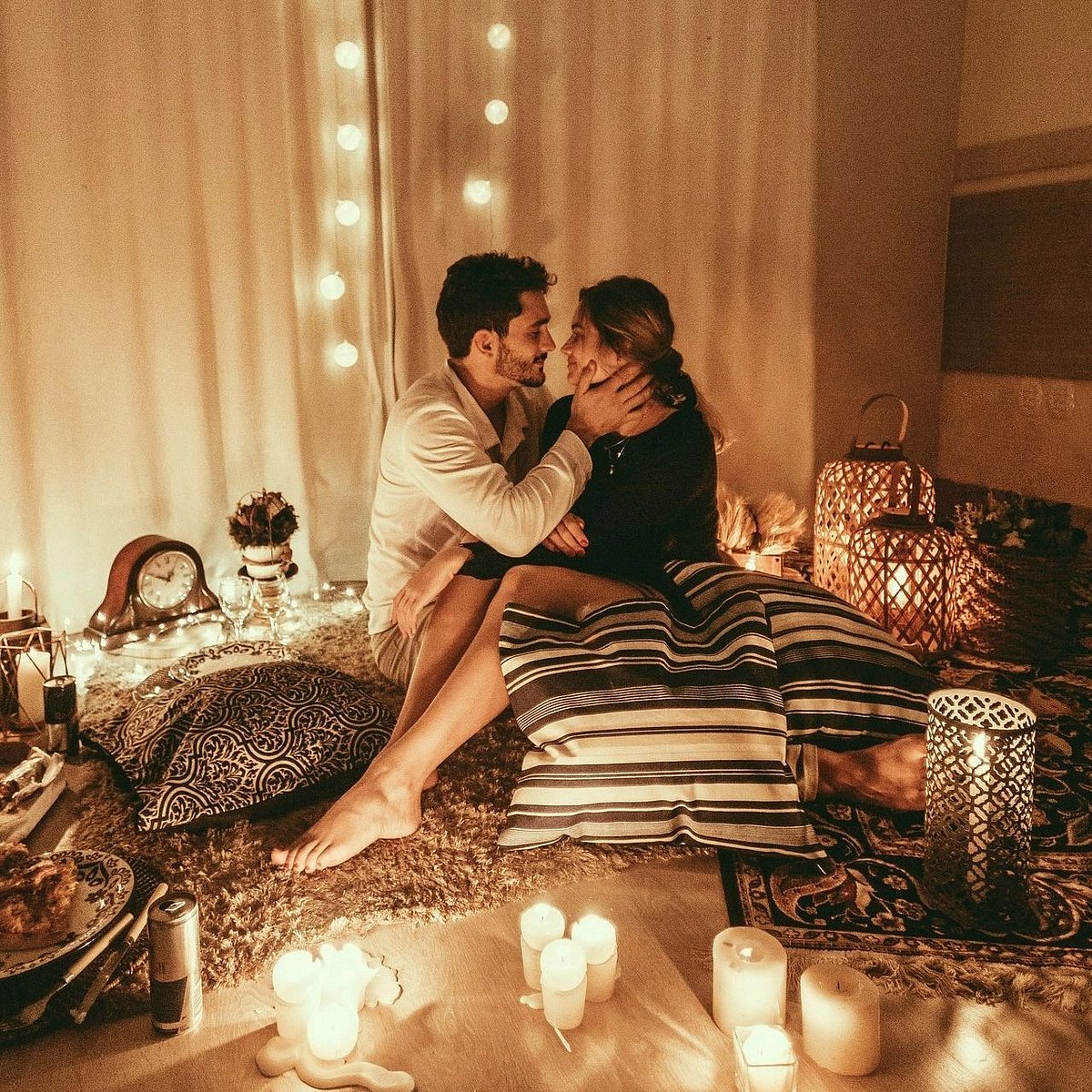 லவ், எக்ஸ், செக்ஸ்... முதலிரவில் பேச வேண்டியதும், பேசக் கூடாததும்! | ரொமான்ஸ் ரகசியங்கள் - 7