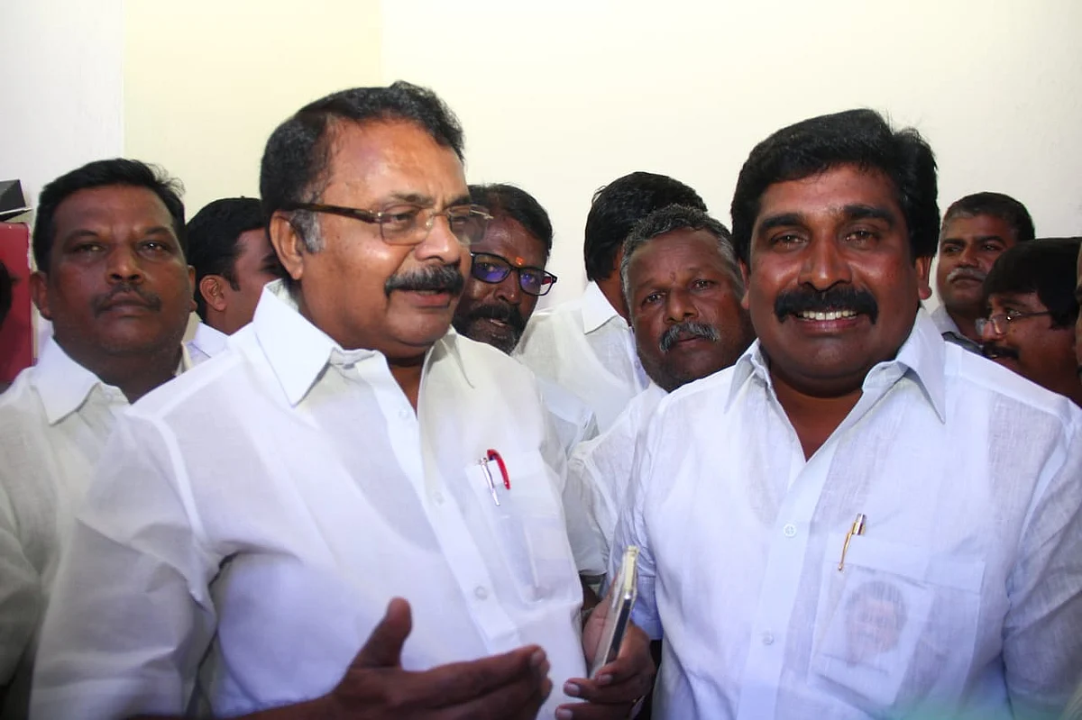 கம்பம் செல்வேந்திரன், ஜெயகுமார்