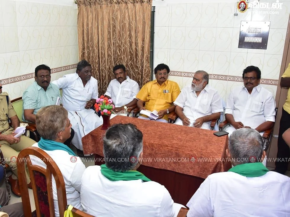 கம்பம் பள்ளத்தாக்கு குழாய் மூலம் தண்ணீர் எடுப்பதில் சிக்கல்... அமைச்சர் சமரச பேச்சுவார்த்தை!
