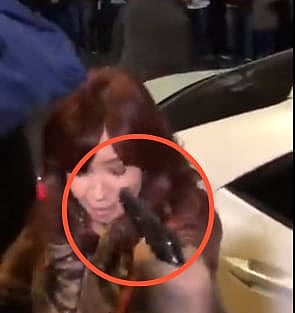 Video | துப்பாக்கி பழுதினால் உயிர் தப்பிய துணை அதிபர் - அர்ஜென்டினாவில் அதிர்ச்சி சம்பவம்