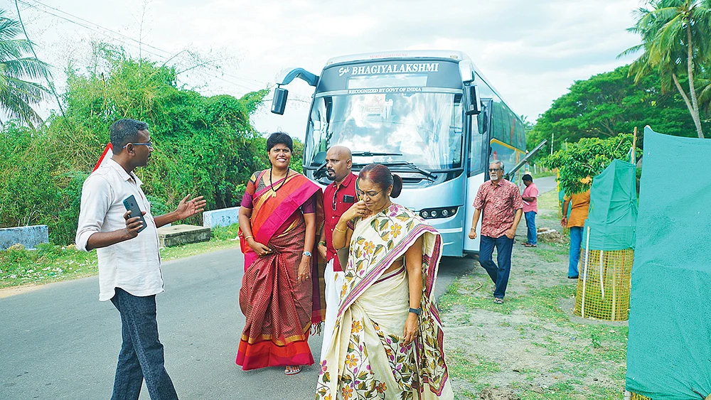 பொன்னியின் செல்வன் - 4