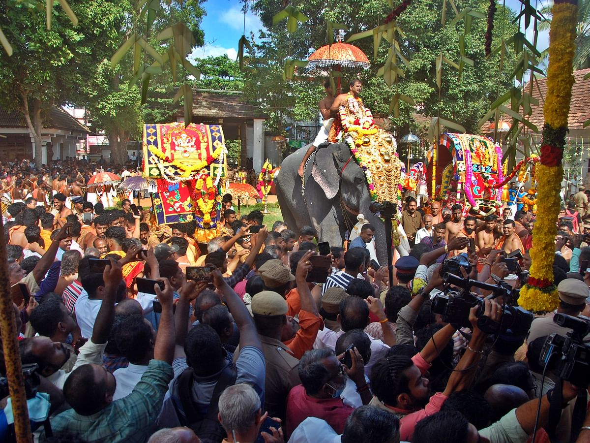 தமிழகம் - கேரளா ஒற்றுமையைப் பறைசாற்றும் கன்னியாகுமரி பத்மநாபபுரம் அரண்மனை நவராத்திரி விழா ஊர்வலம்!