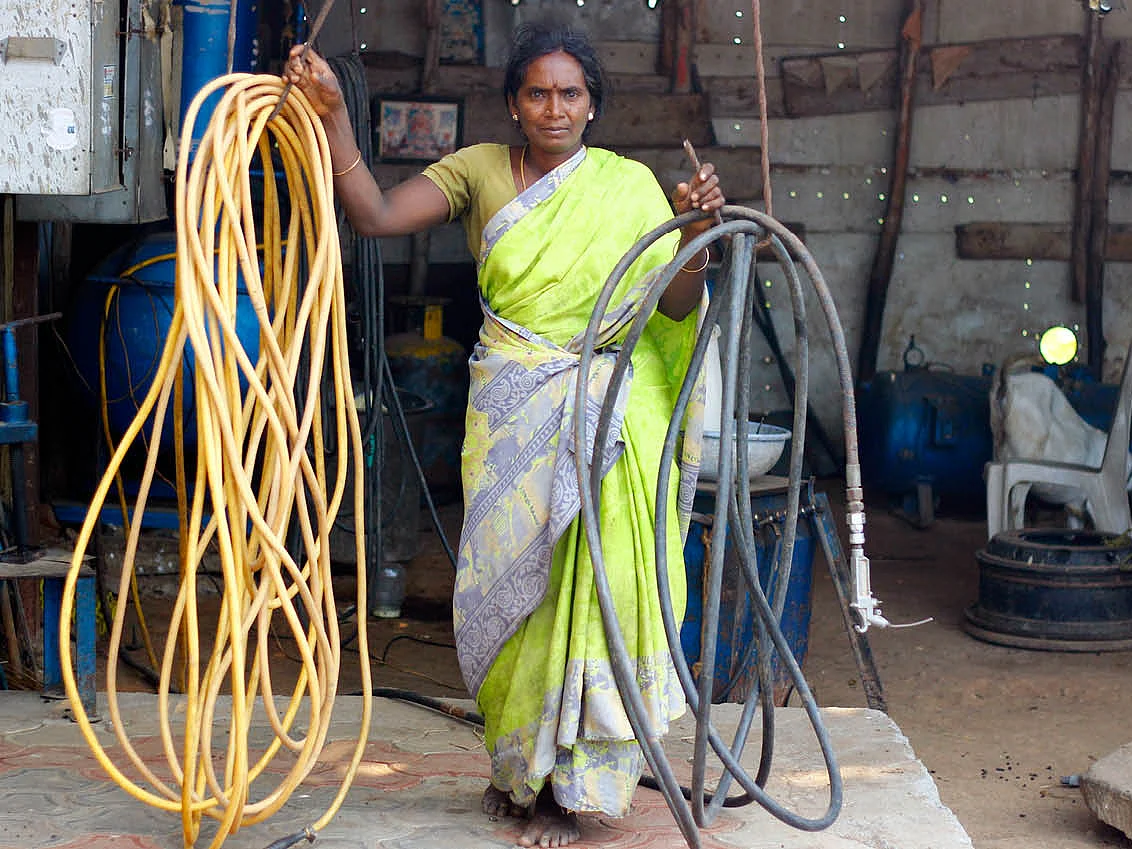 “14 வீல் லாரி வரை பஞ்சர் ஒட்டுவேன்!” - அசாதாரண பெண் கண்மணி