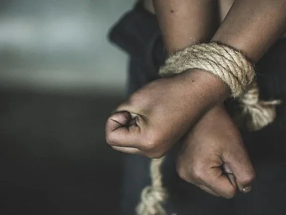 மும்பையிலிருந்து உ.பி-க்கு கடத்தப்பட்ட 12 வயது சிறுமி; திரைப்பட பாணியில் மகளை மீட்ட தந்தை!