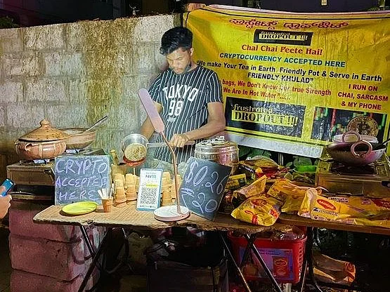``இங்கு கிரிப்டோ கரன்சி ஏற்றுக்கொள்ளப்படும்!" - இணையத்தில் வைரலாகும் பெங்களூரு டீக்கடை